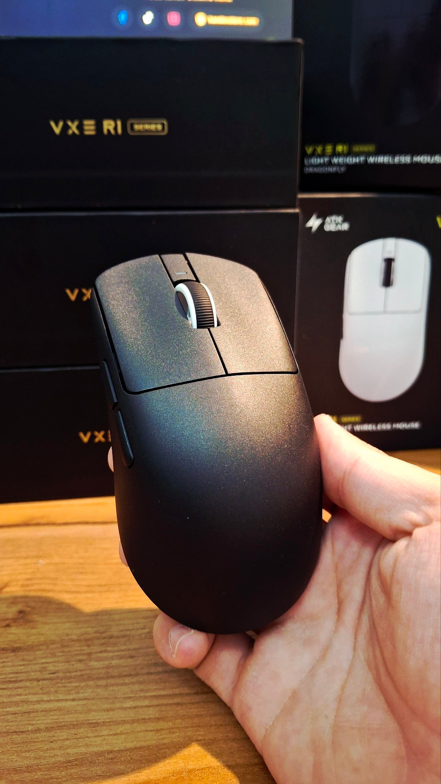 R1 SE + Black